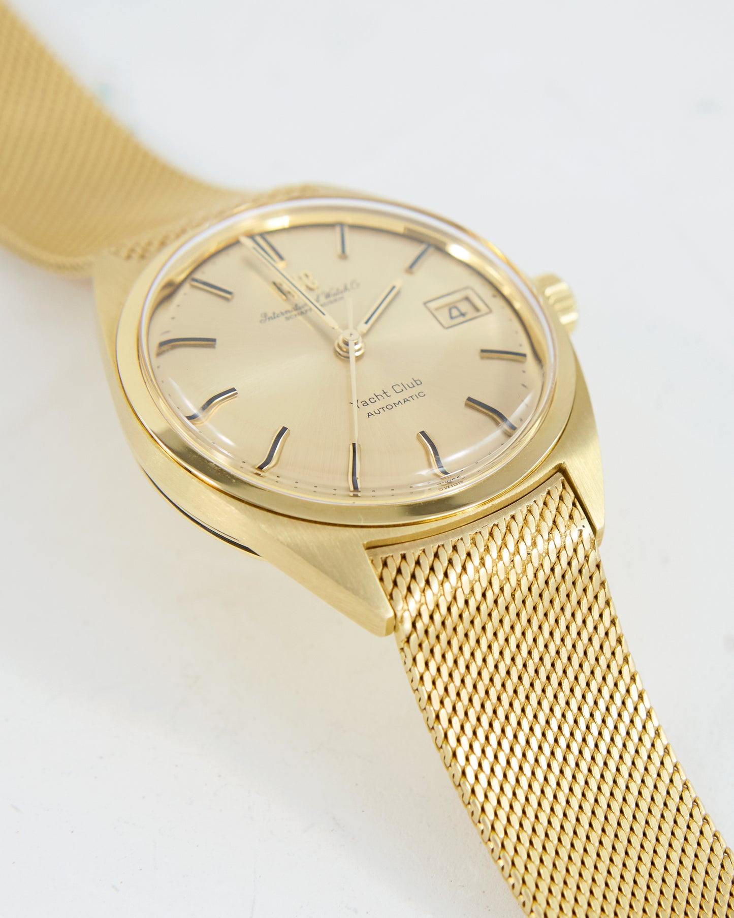 IWC YACHT CLUB AUTOMATIC WITH MESH BRACELET IN YELLOW GOLD