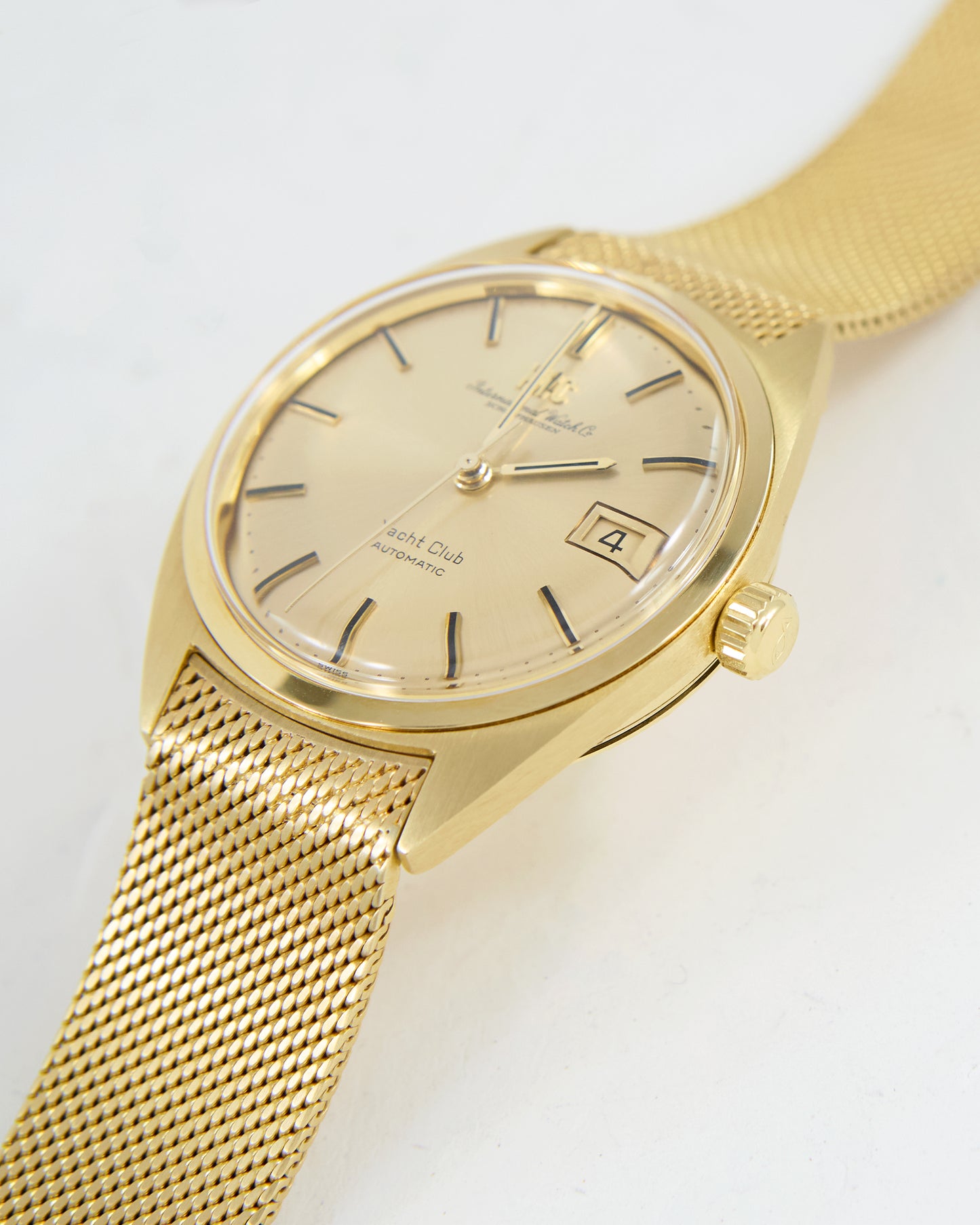 IWC YACHT CLUB AUTOMATIC WITH MESH BRACELET IN YELLOW GOLD