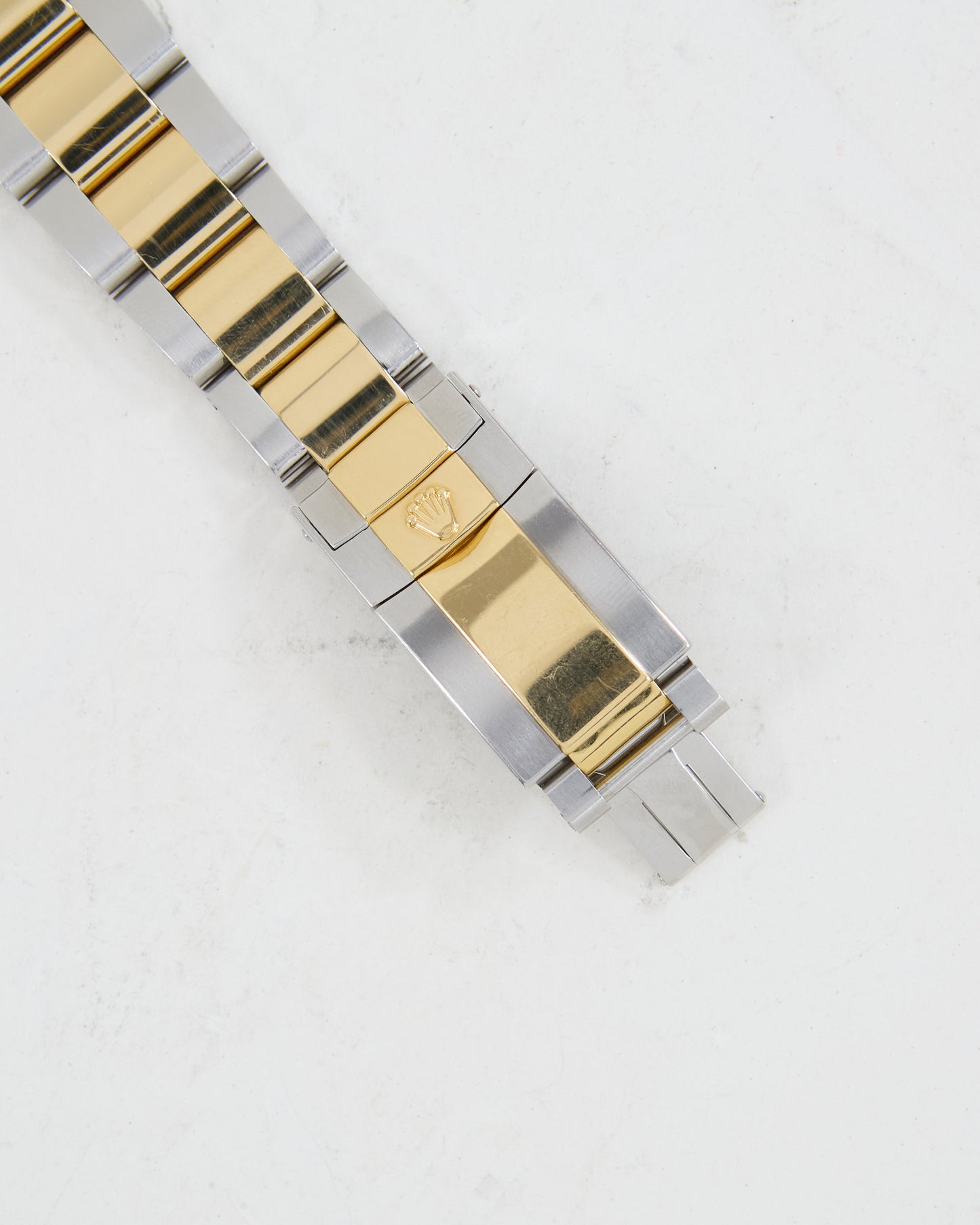 ROLEX DAYTONA BLACK DIAL IN STEEL & GOLD ON OYSTER BRACELET