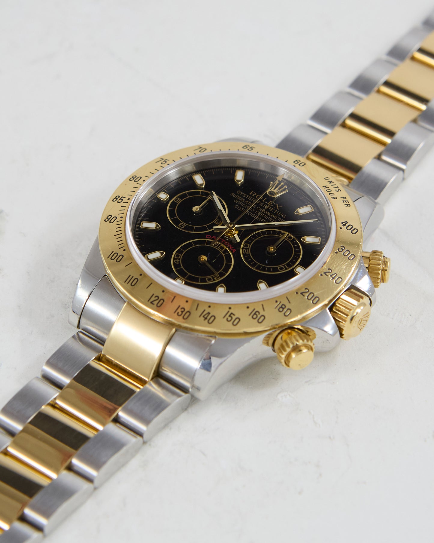 ROLEX DAYTONA BLACK DIAL IN STEEL & GOLD ON OYSTER BRACELET