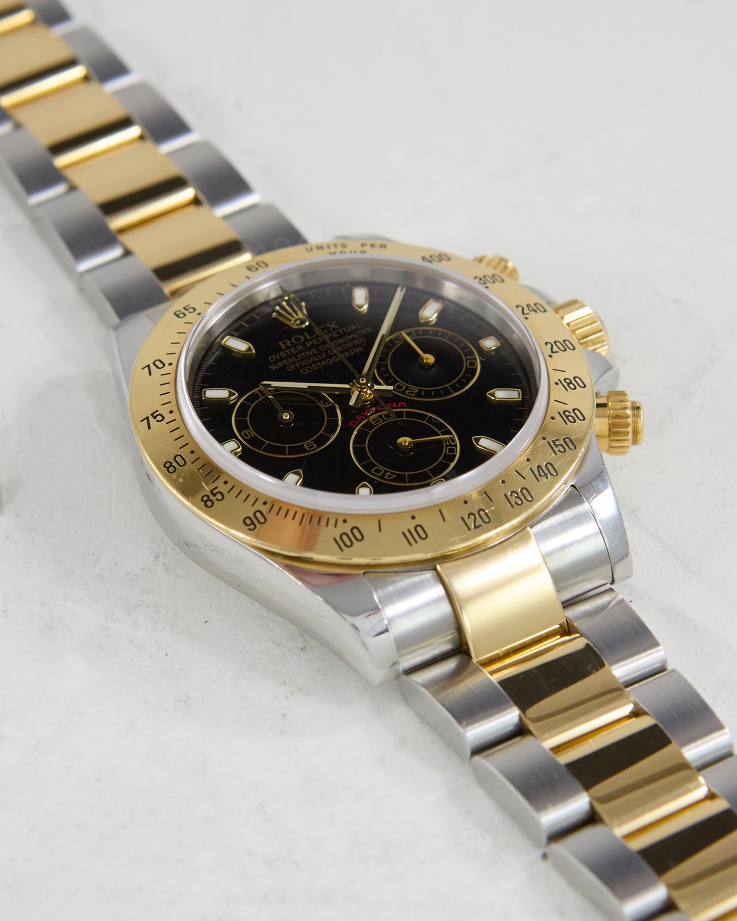 ROLEX DAYTONA BLACK DIAL IN STEEL & GOLD ON OYSTER BRACELET