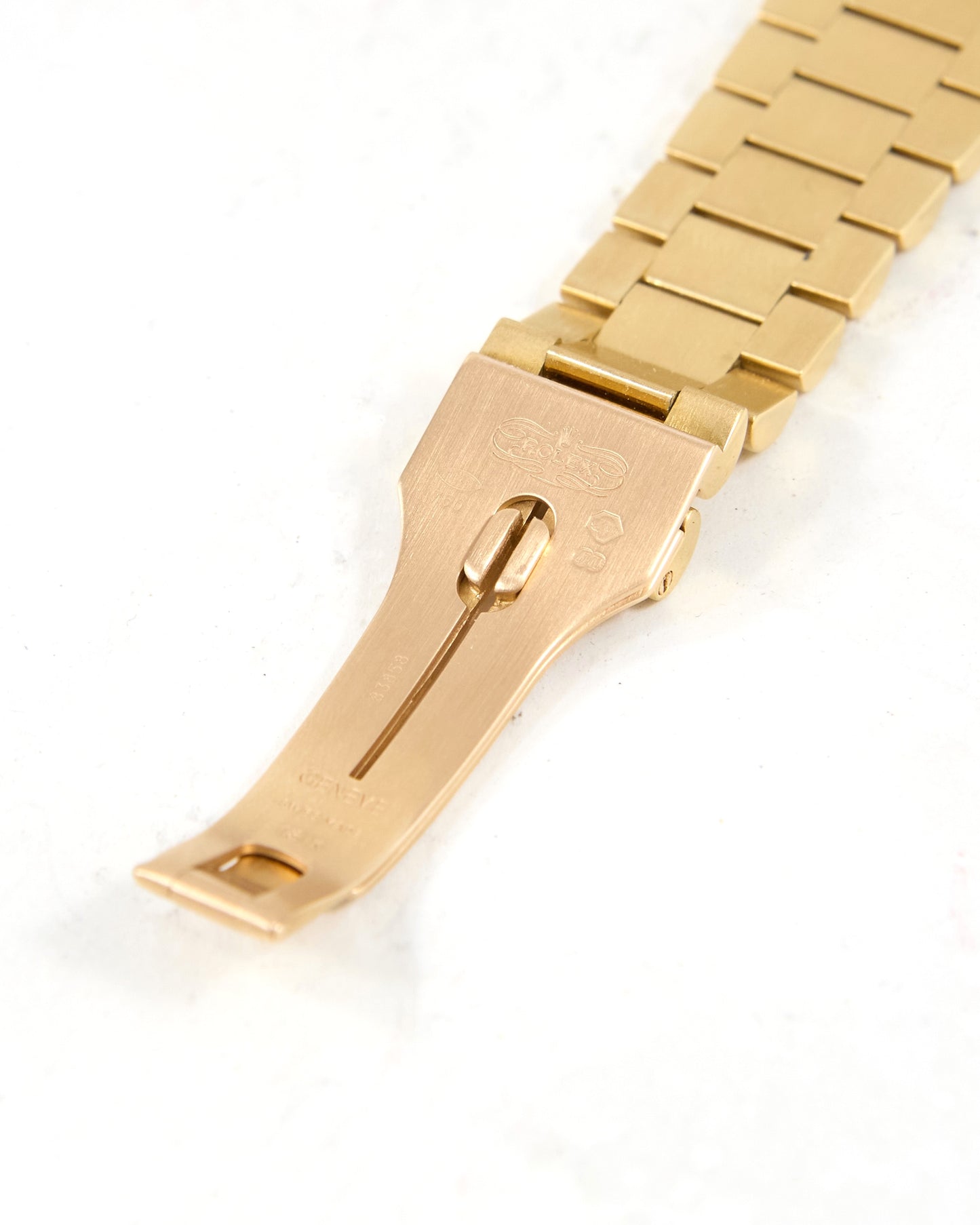 Rolex Day-Date 118208 Smooth Bezel Champagne Wave Dial in Yellow Gold Case and Bracelet