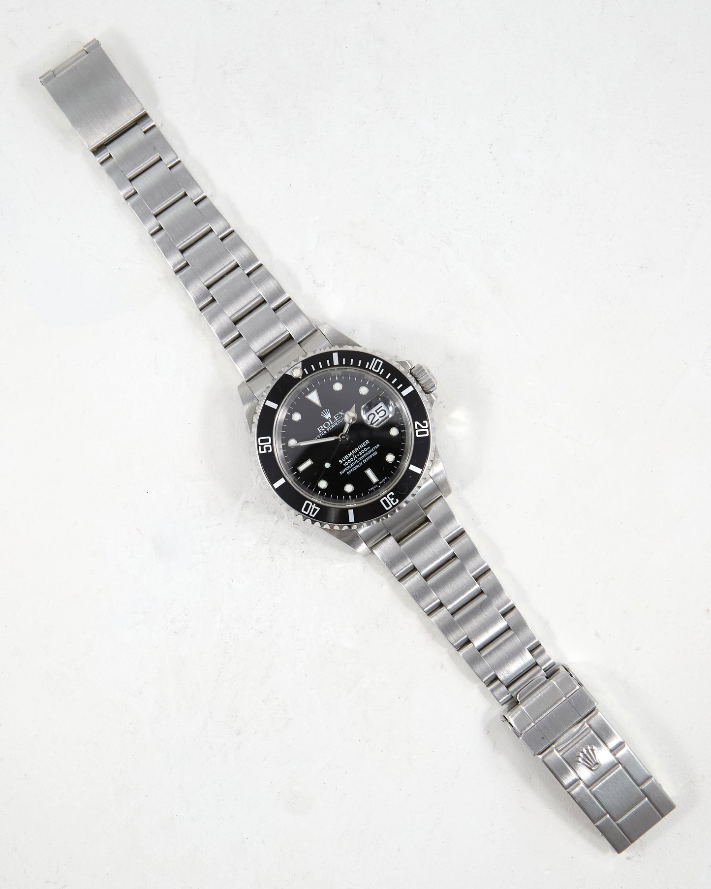 Rolex Submariner 16610 on Oyster Bracelet with Box & Papers