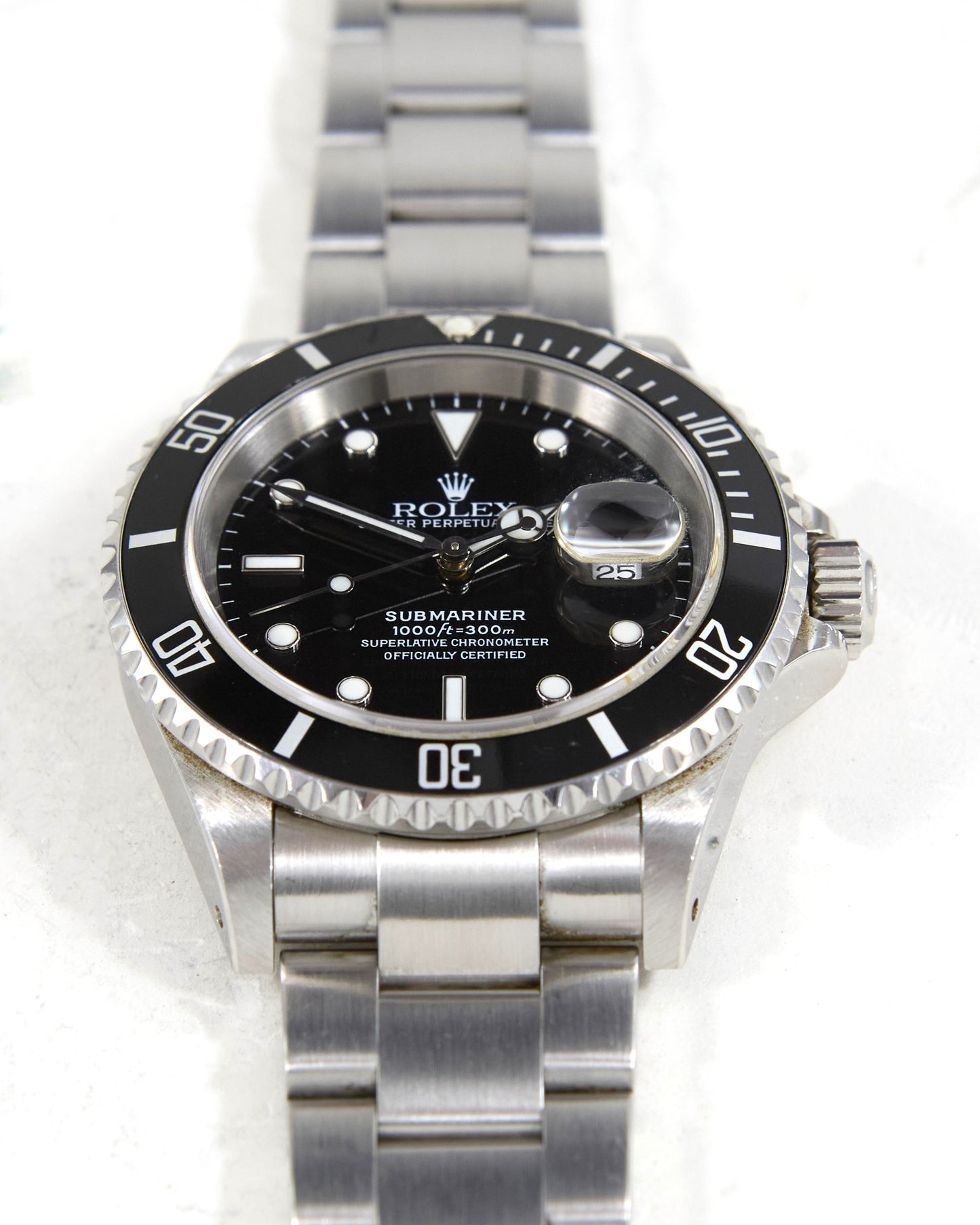 Rolex Submariner 16610 on Oyster Bracelet with Box & Papers